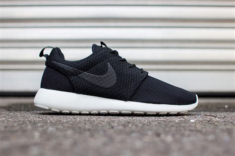 Nike Roshe run black gray